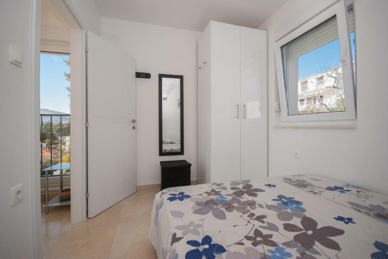 Apartment Adriatic - Saldun Трогир Екстериор снимка
